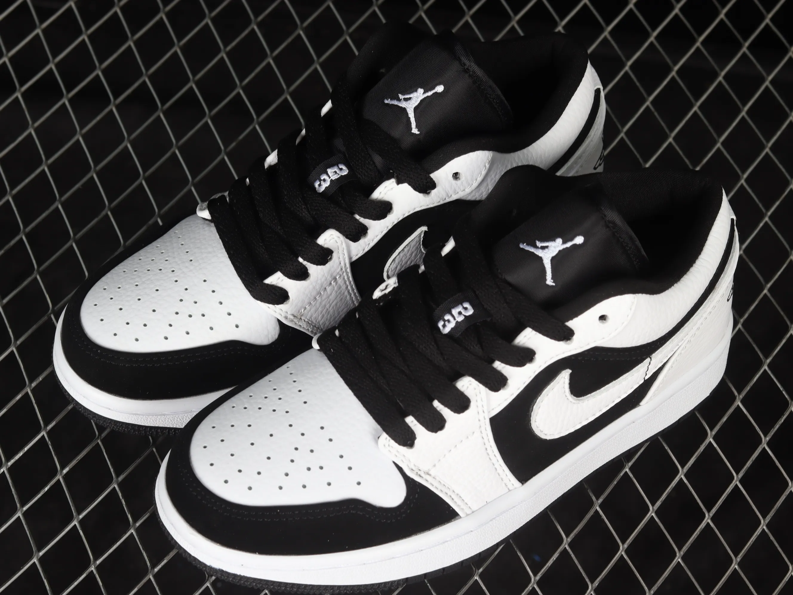 All categories Air Jordan Jordan series basketball shoes Air Jordan 1 Low Z version Air Jordan 1 Low AJ1 Joe 1 black and white panda low-top casual sneakers 553560-101